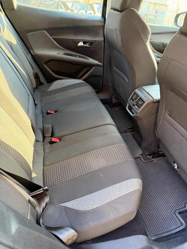 PEUGEOT 3008 usata, con Volante in pelle