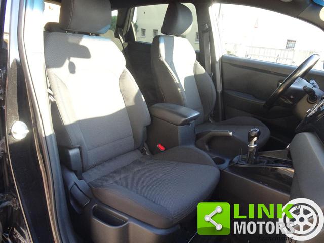 KIA Carens usata, con Fari LED