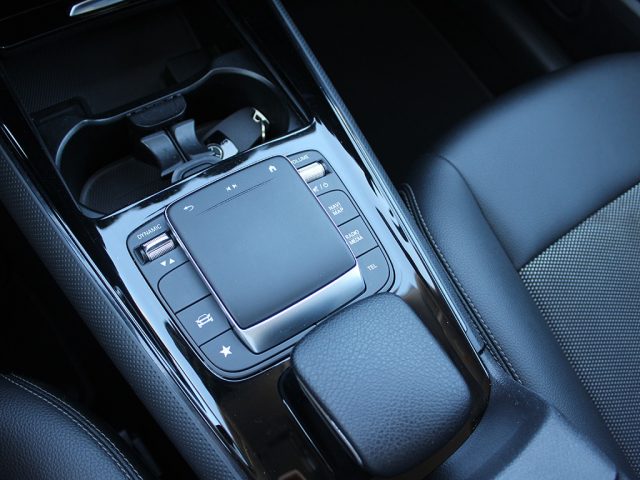MERCEDES-BENZ GLA 200 usata, con Sensori di parcheggio posteriori