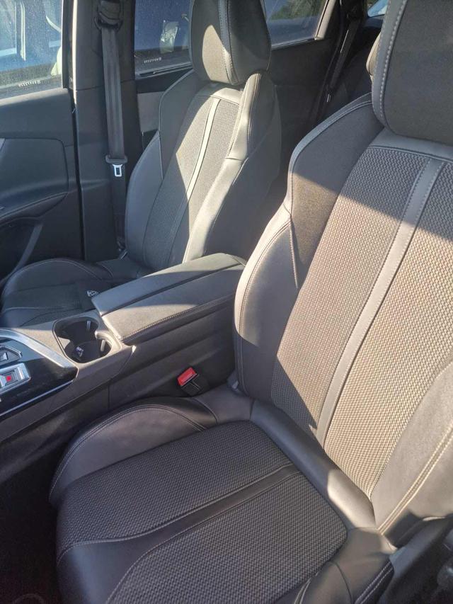 PEUGEOT 5008 usata, con Autoradio