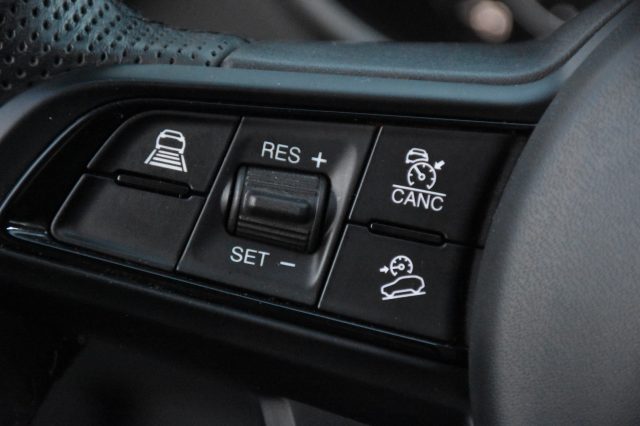 ALFA ROMEO Stelvio usata, con Autoradio digitale