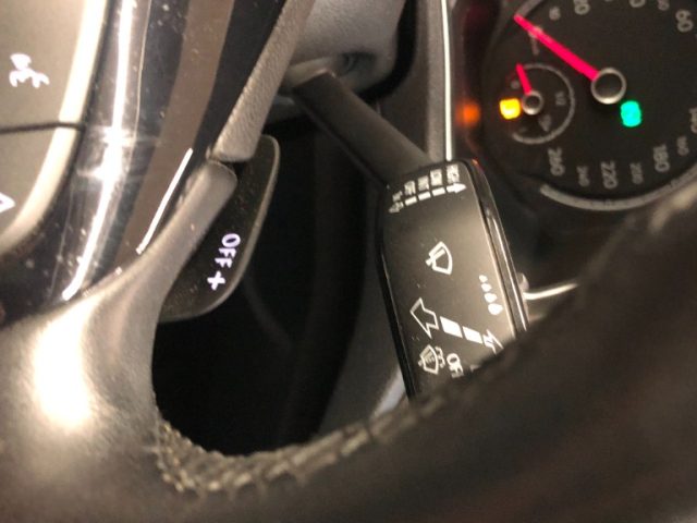 VOLKSWAGEN T-Roc usata, con Airbag testa