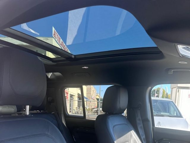 LAND ROVER Defender usata, con Boardcomputer