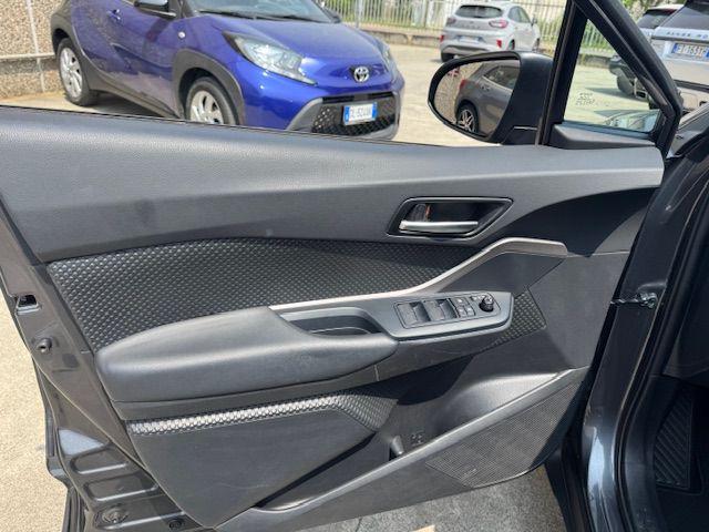 TOYOTA C-HR usata, con Controllo automatico clima