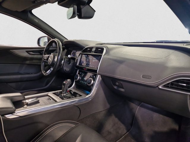 JAGUAR XE usata, con Airbag laterali