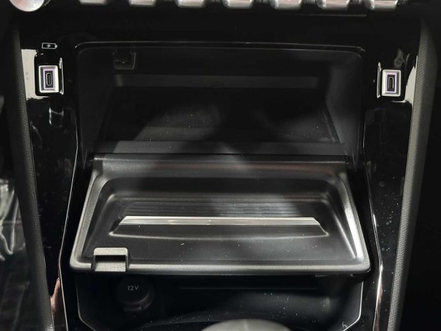 PEUGEOT 2008 usata, con Airbag testa