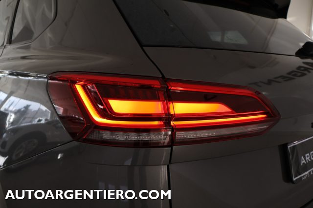 VOLKSWAGEN Touareg usata, con Luci diurne
