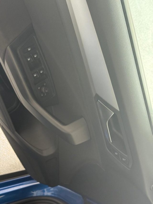 VOLKSWAGEN T-Roc usata, con Autoradio
