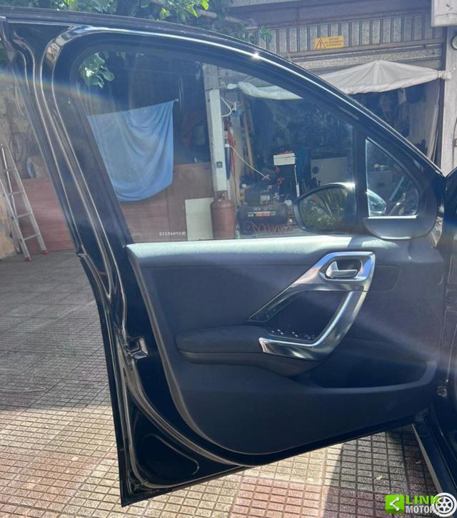 PEUGEOT 2008 usata, con Specchietti laterali elettrici