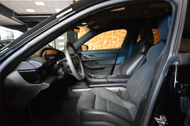 PORSCHE Taycan usata 22