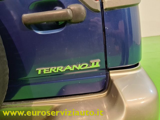 NISSAN Terrano II usata 35