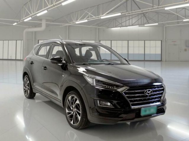 HYUNDAI Tucson usata, con Airbag laterali