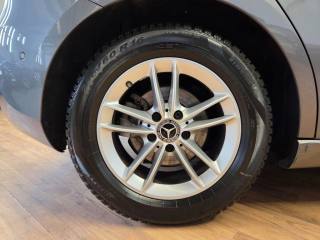 MERCEDES-BENZ A 180 usata, con Cerchi in lega