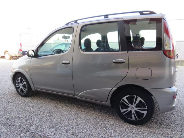 TOYOTA Yaris usata, con Airbag