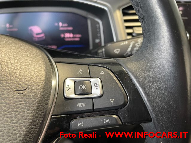 VOLKSWAGEN T-Roc usata, con USB