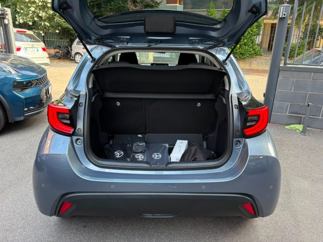 TOYOTA Yaris usata, con USB