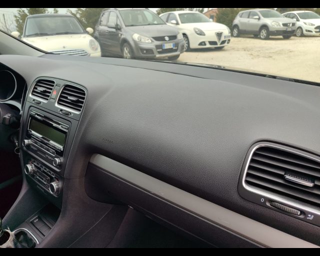 VOLKSWAGEN Golf usata, con Autoradio