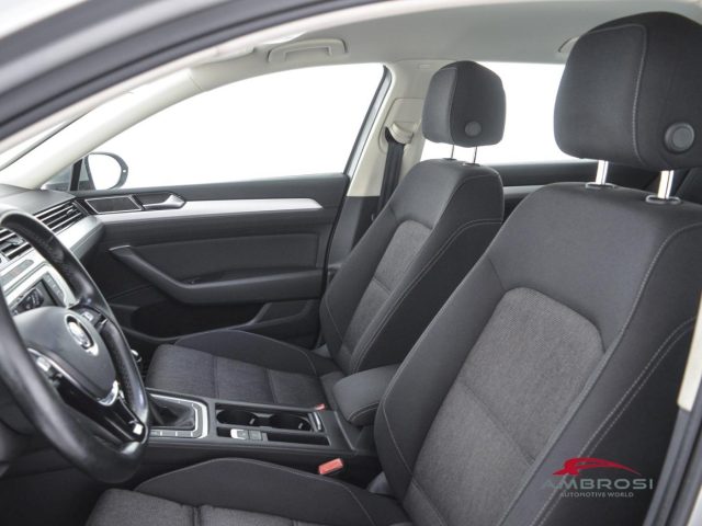 VOLKSWAGEN Passat usata 8