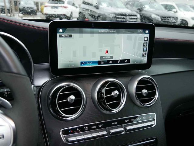 MERCEDES-BENZ GLC 300 usata, con Controllo automatico clima
