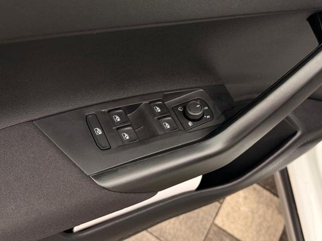 VOLKSWAGEN Taigo usata, con Controllo automatico clima