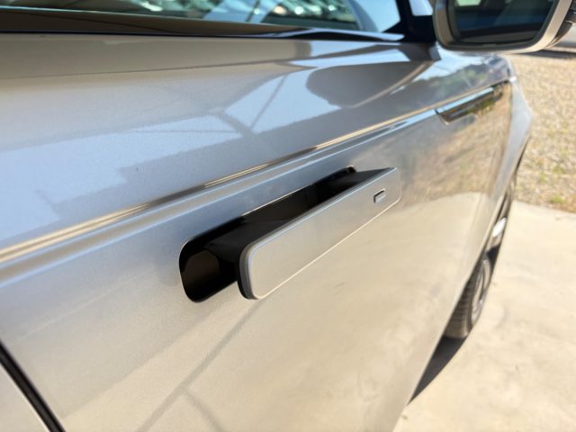 LAND ROVER Range Rover Velar usata, con Touch screen