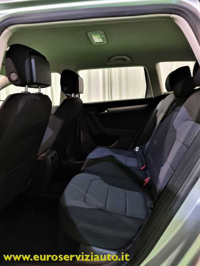 VOLKSWAGEN Passat usata 47