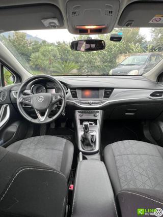 OPEL Astra usata, con Fari LED