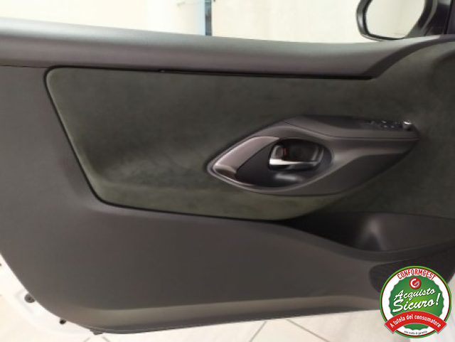 TOYOTA Yaris usata, con Autoradio digitale