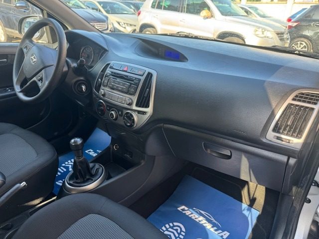 HYUNDAI i20 usata, con Climatizzatore