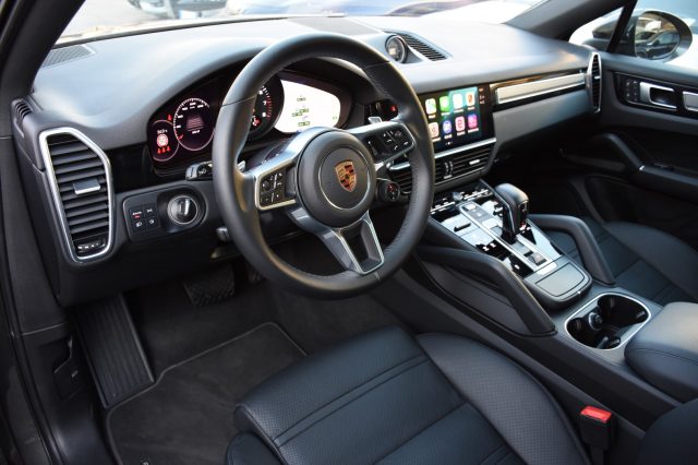 PORSCHE Cayenne usata, con Autoradio