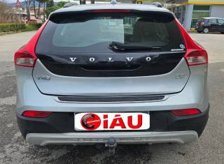 VOLVO V40 Cross Country usata, con Autoradio