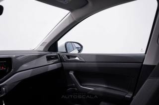 VOLKSWAGEN Taigo usata, con USB