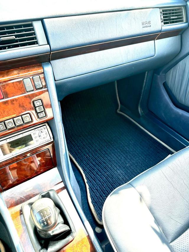 MERCEDES-BENZ E 200 usata 13
