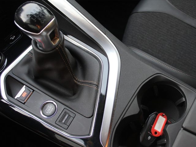 PEUGEOT 3008 usata, con Sensori di parcheggio anteriori