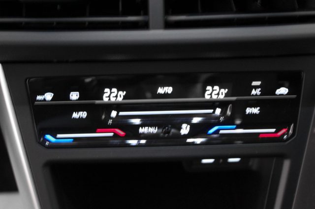 VOLKSWAGEN Taigo usata, con Fari LED
