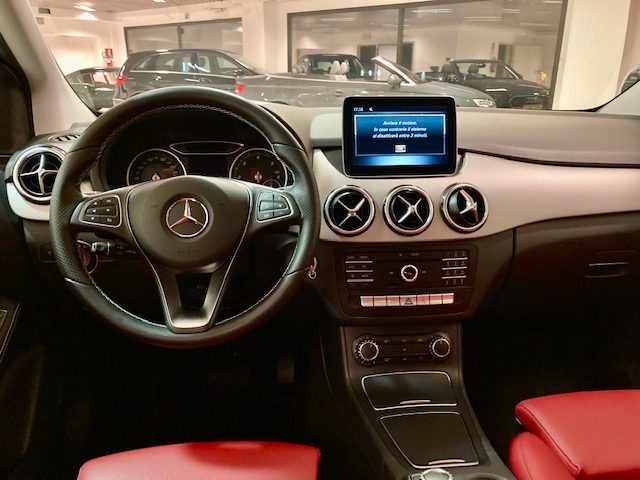 MERCEDES-BENZ B 180 usata, con Interni in pelle
