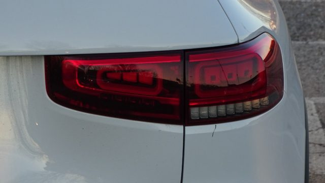 MERCEDES-BENZ GLB 200 usata, con Fari LED