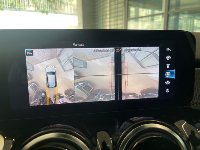 MERCEDES-BENZ GLB 200 usata, con Autoradio digitale