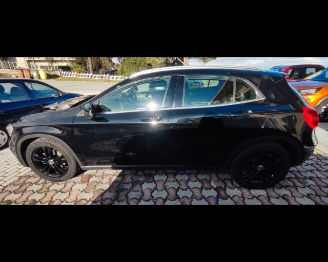 MERCEDES-BENZ GLA 220 usata, con Climatizzatore