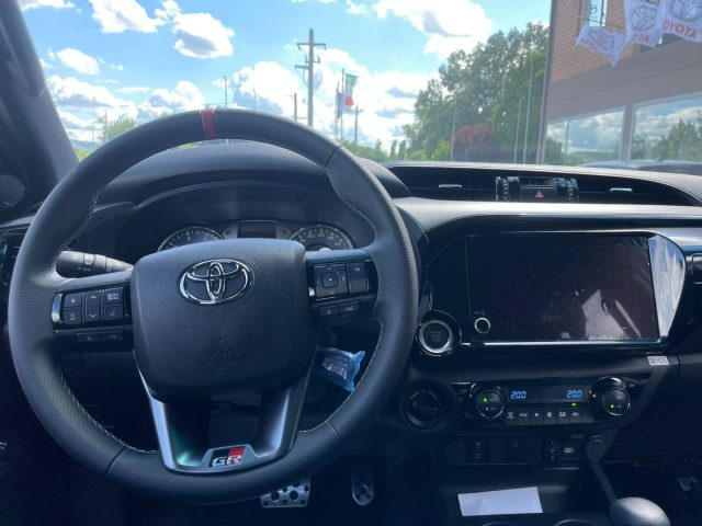 TOYOTA Hilux usata, con Autoradio digitale