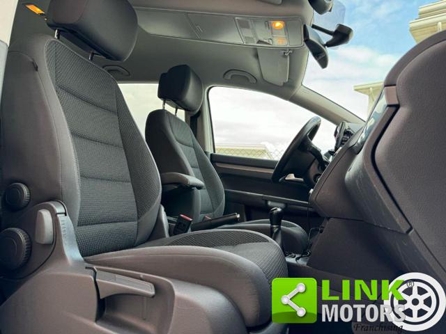 VOLKSWAGEN Touran usata, con Autoradio