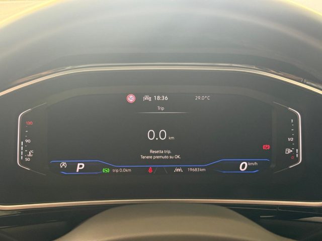 VOLKSWAGEN T-Roc usata, con Sedile posteriore sdoppiato