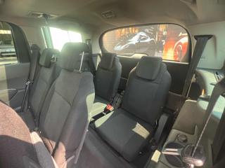 PEUGEOT 5008 usata, con Sedile posteriore sdoppiato