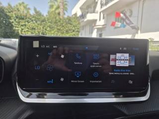 PEUGEOT 2008 usata, con Touch screen
