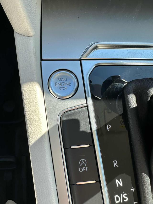VOLKSWAGEN Passat Variant usata, con Sedile posteriore sdoppiato