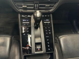PORSCHE Macan usata, con Leve al volante