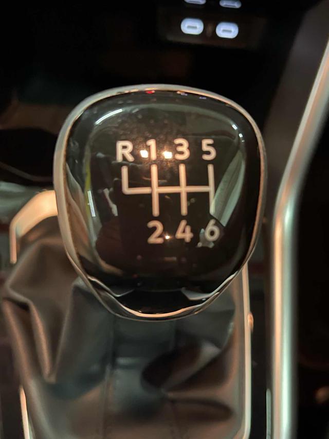 VOLKSWAGEN T-Roc usata, con Sedile posteriore sdoppiato