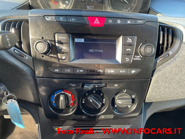LANCIA Ypsilon usata, con Autoradio digitale
