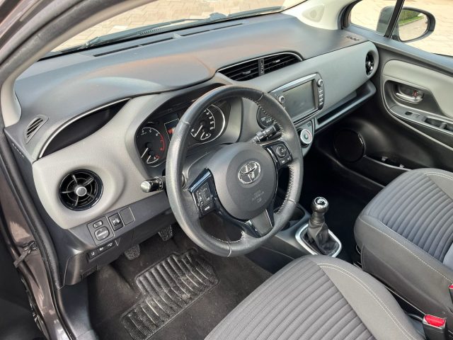 TOYOTA Yaris usata, con Autoradio