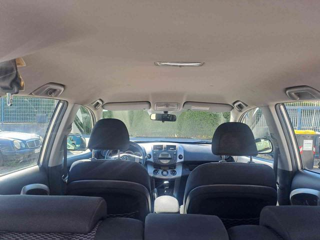 TOYOTA RAV 4 MY23 usata, con Sedile posteriore sdoppiato